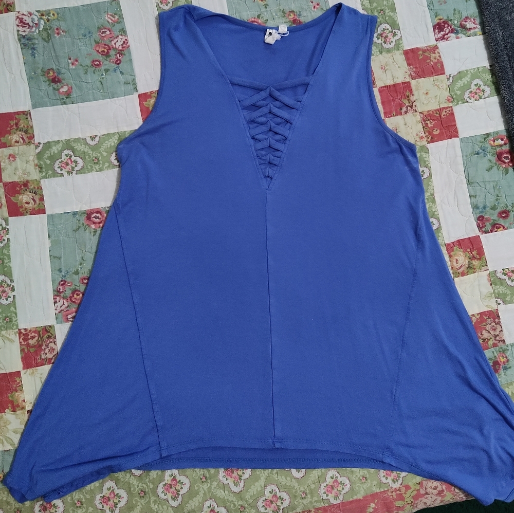Cable & Gauge Women's V Shape Lace Up Neck Flowy Handkerchief Hem Swing Tank Top